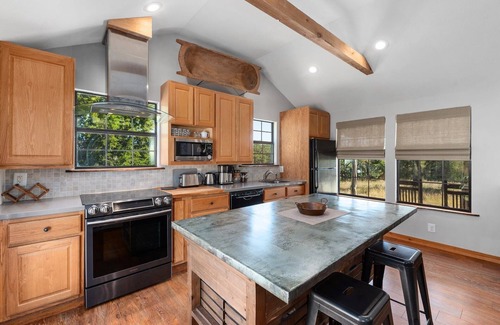 Wimberley Cabin | Shadowland Cabin - Remarkable Authentic Log Cabin Surrounded by Wildlife