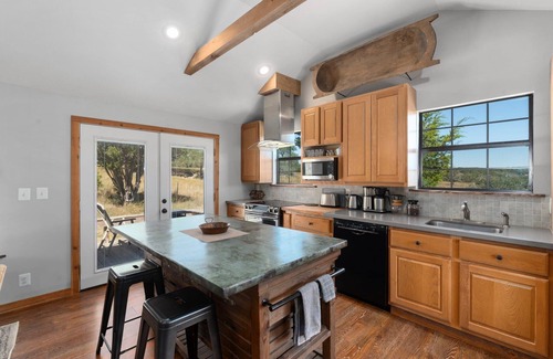 Wimberley Cabin | Shadowland Cabin - Remarkable Authentic Log Cabin Surrounded by Wildlife
