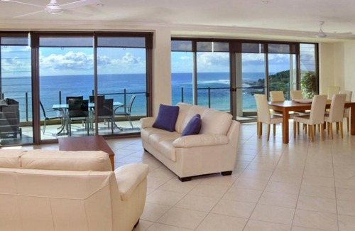 Yamba House | Shadows, 12 Ocean St