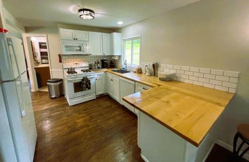 Livingston Manor House | Shady Fox Farm Catskills - Private Chalet on 5 Acres