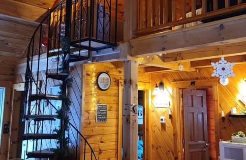Rumford Center Ski Chalet | *Shady Moose Chalet*
