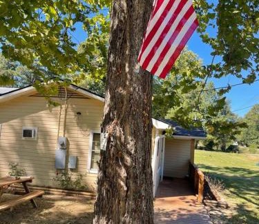 Benton House | Shady Pine Cabin