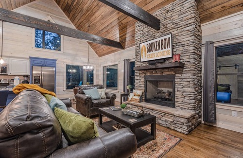 Broken Bow Cabin | Shady Shack: 1 BR, 1 Bath, Sleeps 4