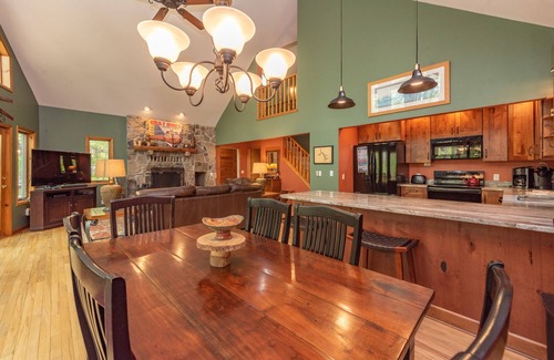 Thayerville House | Shadycrest Cove: Lakefront, Swimming Area, Fireplace, Fire Pit!