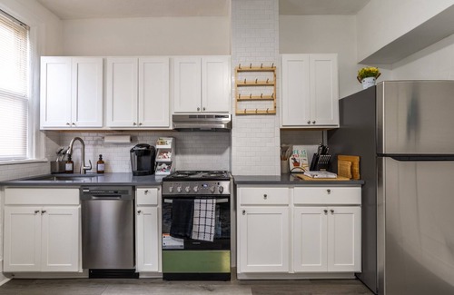 Shadyside House | 💛Shadyside Lodge - Cozy Two BR Getaway💛
