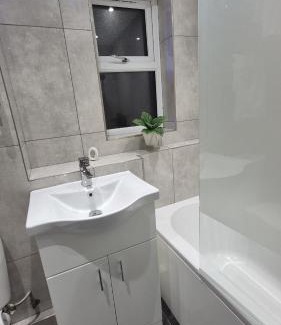 Dagenham Apartment | Shafter House London
