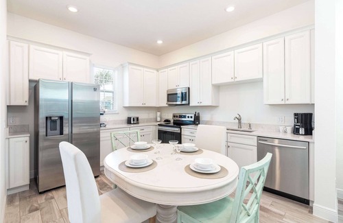 West Kissimmee House | Shake Shack - Heated Pool-NO Fee! & Hot Tub
