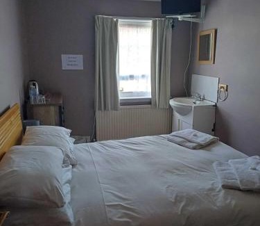 Harwich Hotel | Shakers Inn