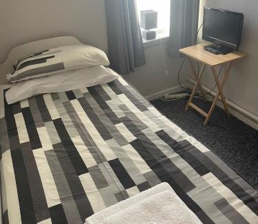 Harwich Hotel | Shakers Inn
