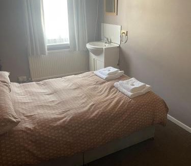 Harwich Hotel | Shakers Inn