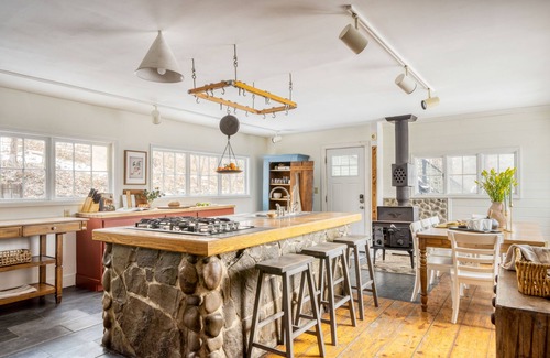 Catskill Villa | Shakespeare on the Hudson by AvantStay | Two Home Buyout on the Hudson River