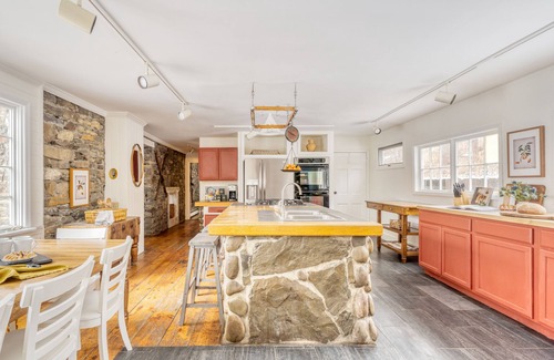 Catskill Villa | Shakespeare on the Hudson by AvantStay | Two Home Buyout on the Hudson River