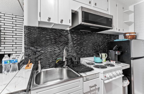 Airport Heights Community Council House | SHALIGOHOMES QUEEN SUITE ON 16TH AVE