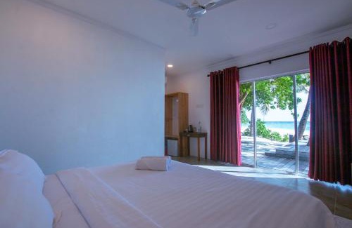 Rasdhoo House | Shallow Lagoon Sunset