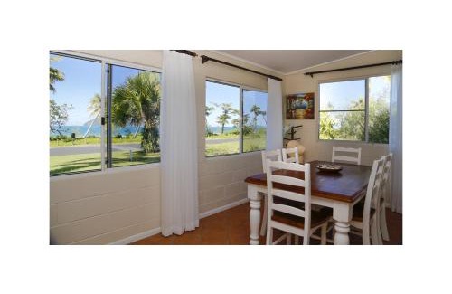 Wongaling Beach House | Shalom by the Sea