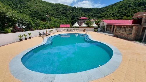 Imphal Resort | Shalom Farmhouse by the hillside