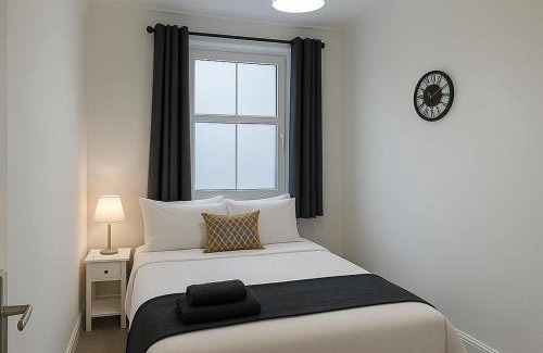 Seven Sisters Bed & Breakfast | Shalom Lux East London