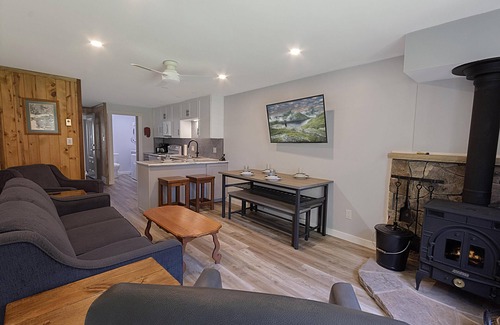 Snowshoe House | Shamrock 41 : Charming and lovely TH w/mudroom for bikes! Close to trails!