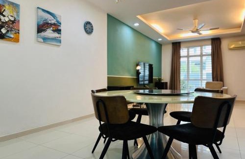 Tanjung Bungah Villa | Shamrock Bay Haven 5BR Homestay for 22pax at B Ferringghi