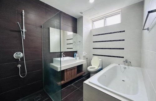 Tanjung Bungah Villa | Shamrock Bay Haven 5BR Homestay for 22pax at B Ferringghi