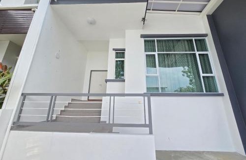 Tanjung Bungah House | Shamrock Beach Villas - Batu Ferringhi