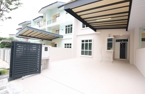 Tanjung Bungah House | Shamrock Beach Villas 9