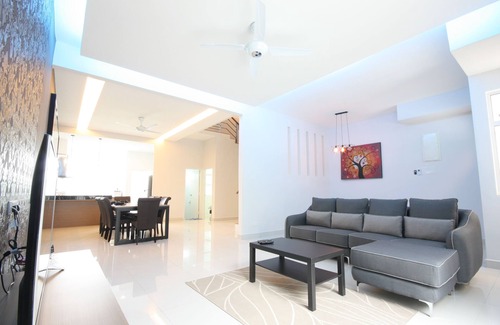 Tanjung Bungah House | Shamrock Beach Villas 9