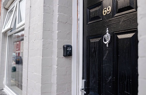 Liverpool House | Shamrock Stadium Side Retreat - Liverpool - 3 bed house - Spacious & Stylish