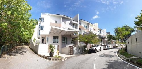 Tanjung Bungah Villa | Shamrock Villas Corner OR Seaview OR Standard