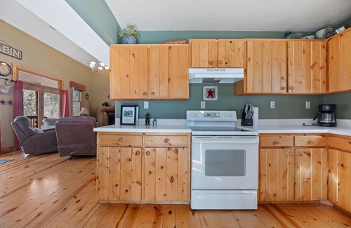 Lead Cabin | Shangri Lodge-Terry Peak Cabin with Hot Tub