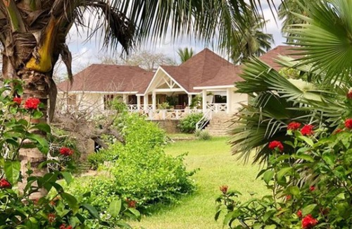 Diani Beach Villa | Shani House -Diani beach front private luxury villa, fully staffed.