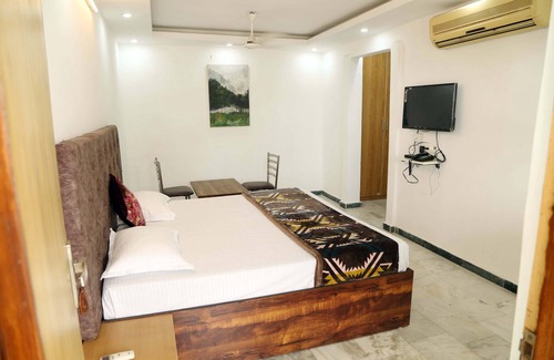 Munirka Bed & Breakfast | Shanti Residency