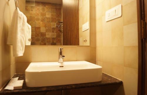 Dangui Colony Hotel | Sharayu One