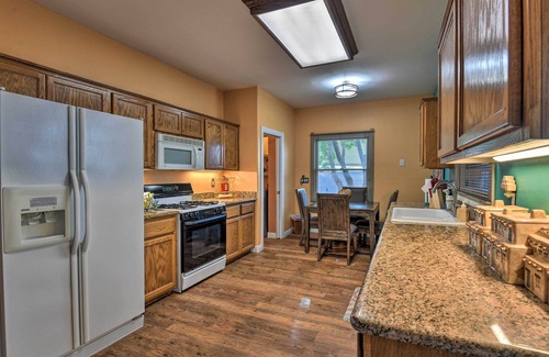 Mesa House | Shared Backyard & Hot Tub: Restful Mesa Retreat!