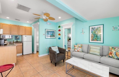 Downtown Apartment | Shared Heated Pool, Near Duval - Poolside Retreat