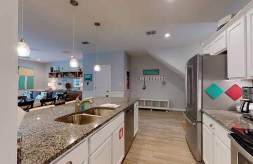 Port Aransas House | Shared Heated Pool with Water Slide, Golf Cart Access