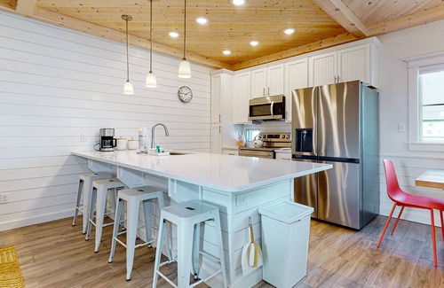 Port Aransas House | Shared Heated Pool, Observation Deck, Golf Cart Included