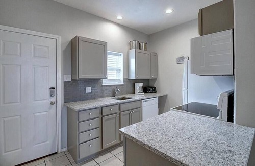 Port Aransas Condo | Shared Pool, Boardwalk to the Beach, Golf Cart Access