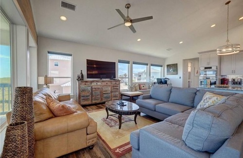 Port Aransas House | Shared Pool, Golf Cart Included, Pet Friendly, Boardwalk to Beach