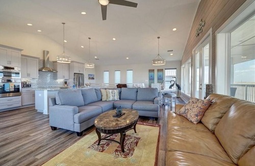 Port Aransas House | Shared Pool, Golf Cart Included, Pet Friendly, Boardwalk to Beach