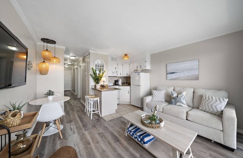 Galveston Condo | Shared pools and picnic BBQ grill area