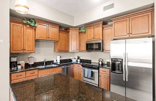 Foothills House | Shared Poolside Fun~Hot Tub~Gym & More