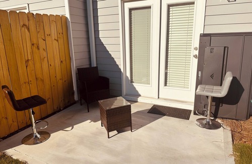 Church Street House | Shared Room in a townhome 15 mins from the city + No cleaning fee