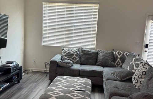 Church Street House | Shared Room in a townhome 15 mins from the city + No cleaning fee