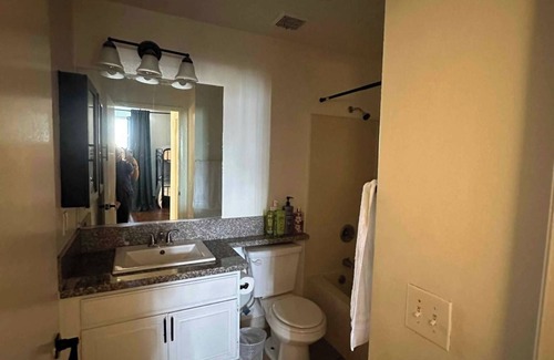 Koreatown Apartment | Shared Room Space 1/4 in Koreatown