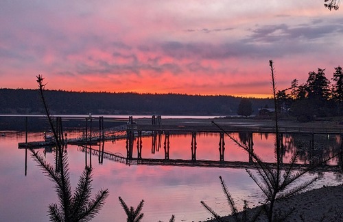 Marrowstone House | Shared room, water view/access, Mini Fridge, Fire pit.