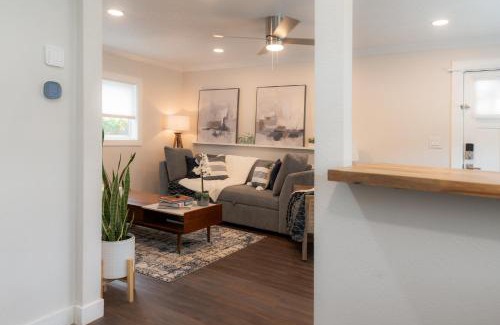 Valencia Apartment | Shares Courtyard Luxury Apt - NEW!