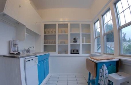 Rockaway Beach House | Sharkalope 6 bd/3 ba, Hot Tub, Oceanfront, Arcade