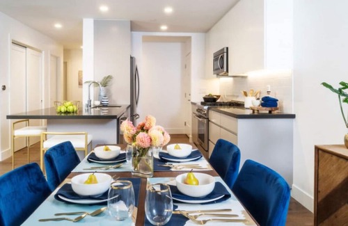 Sharon Heights Condo | Sharon Green: Bright 3BR Condo