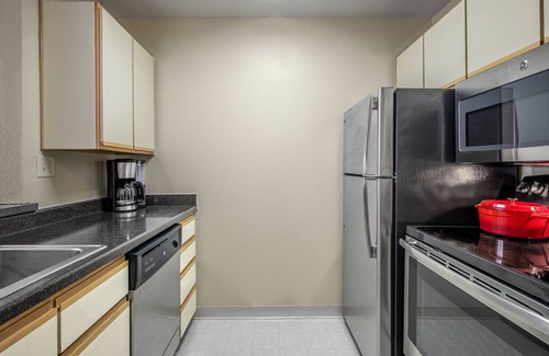 South Beach Apartment | Sharp South Beach Studio w/3 Pools + Sauna near SF Bay by Blueground